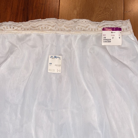 NWT~ VINTAGE 1960/1970s HER MAJESTY SLIP - Picture 4 of 8